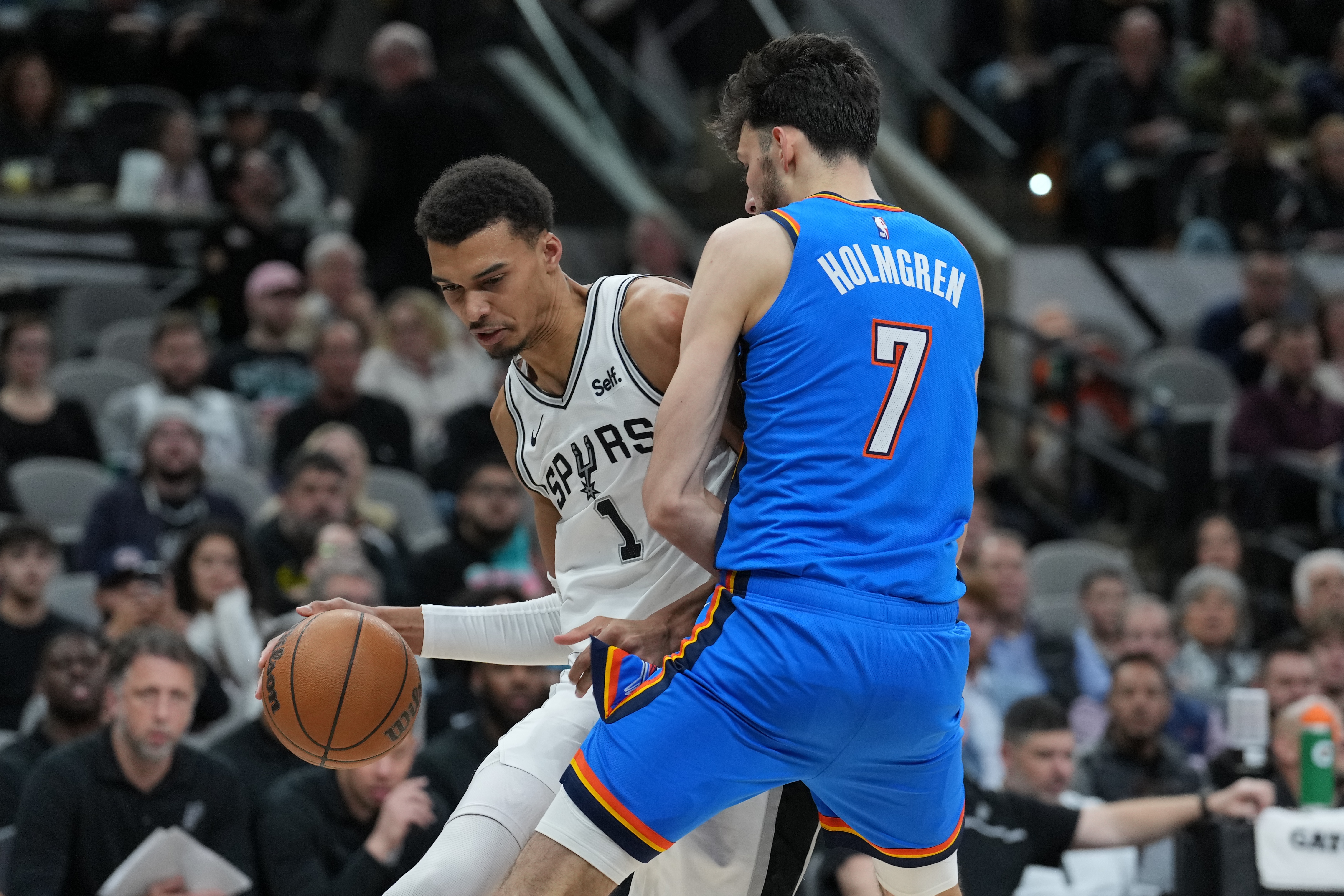 PG电子中国官网-两度生吃！美网友：文班一打切特就来劲 文班拿捏对位&amp;切特有戒指