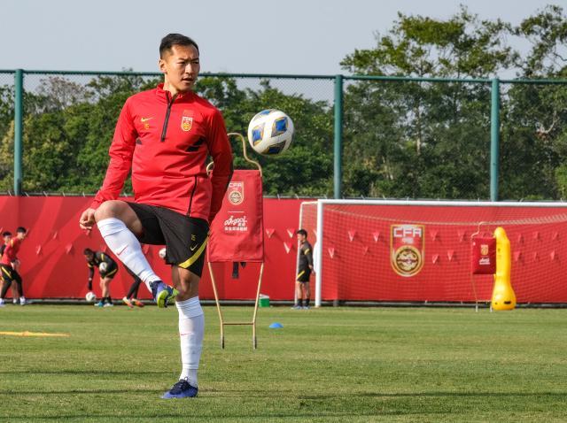 麻将胡了-国足物色吴曦替代者 12强赛后两战要警惕红黄牌